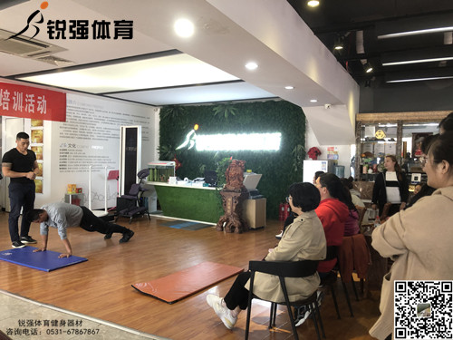 員工訓練動(dòng)作指導.jpg