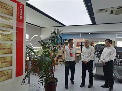 臨沂市政府王映海副市長(cháng)一行蒞臨九游娱乐Nineame官方网站體育集團濟南省體旗艦店